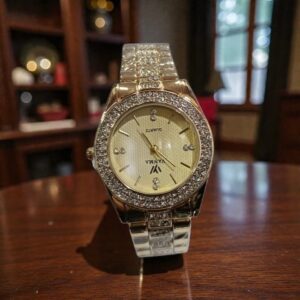 ساعة ذهبية  المرصعة  : الأناقة التي تستحقينها